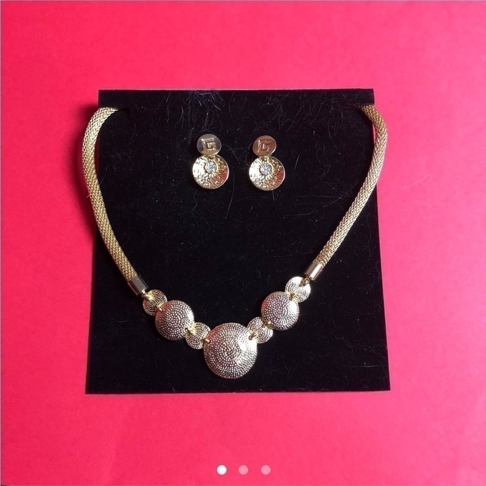 Formal gold jewellery set 💛💛​​​​​​​​​​​​​​​​​​​​​​​​​